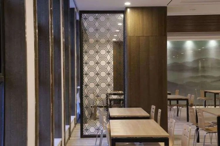 40.LMCMetalCNCAluminumScreenForGuizhouGZRCHeadquarters