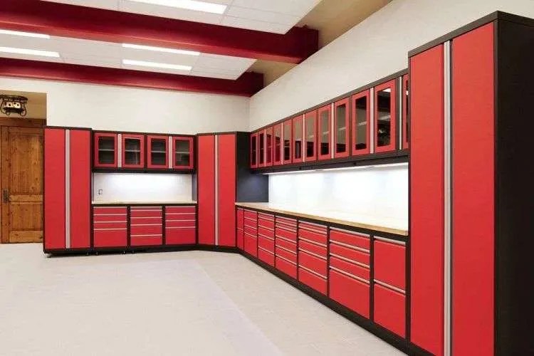 1. Armoires métalliques de garage