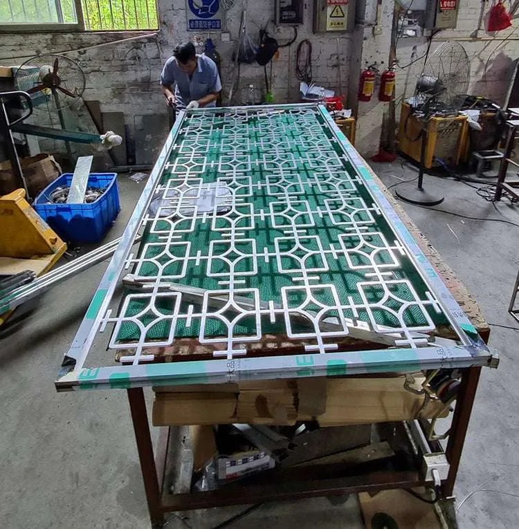21.LMCMetalAluminumScreenProduction02