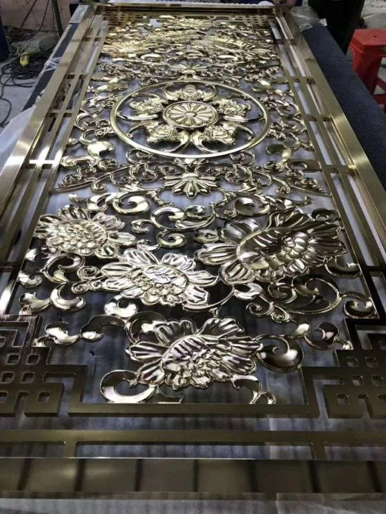 10.LMCMetalGoldenEmbossedAluminumPartition