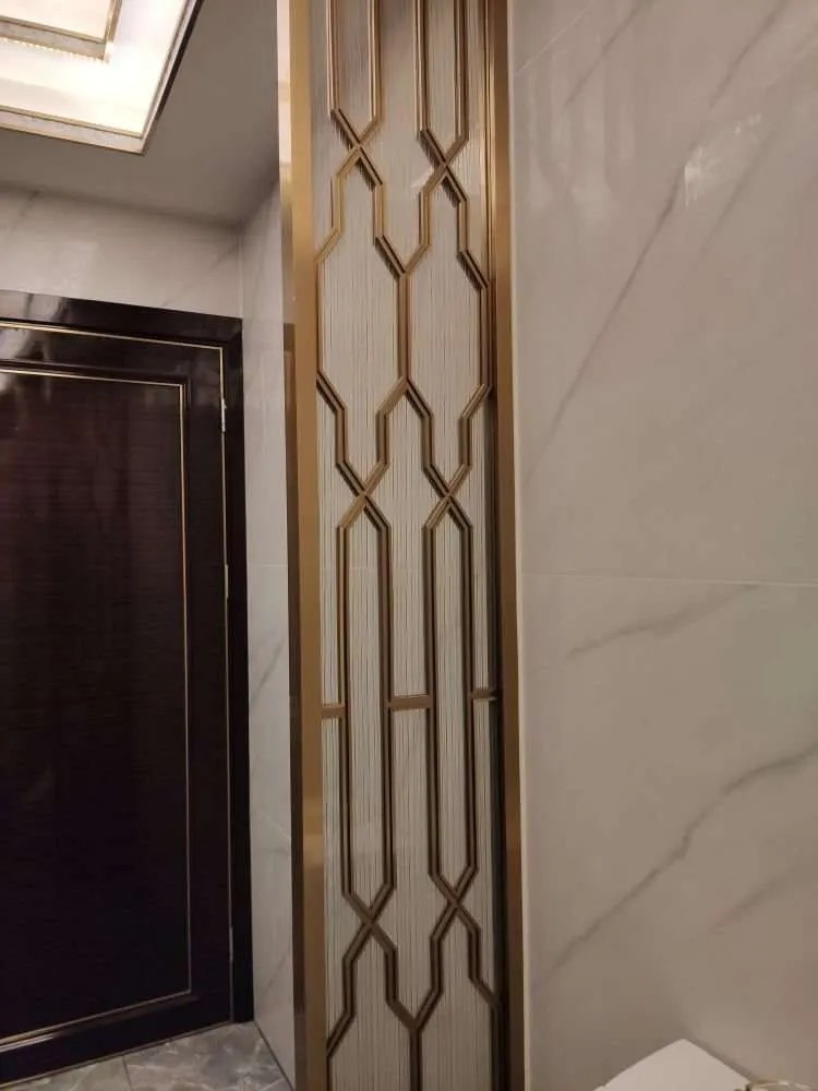 25.Double Side Stainless Steel Patterns With Art Laminated Glasses in the middle