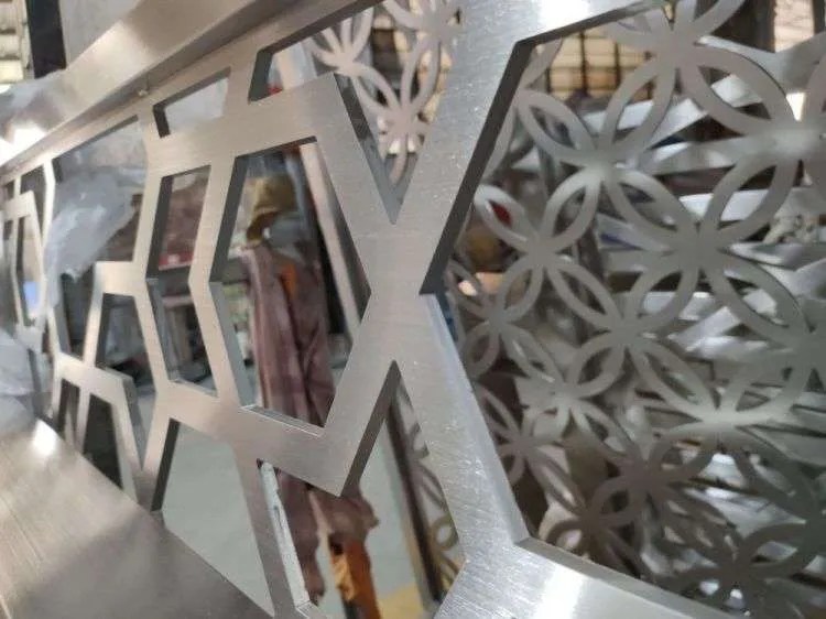 30.LMCMetalDetailsOfCuttingEdge5mmLaserCuttingStainlessSteelPartition