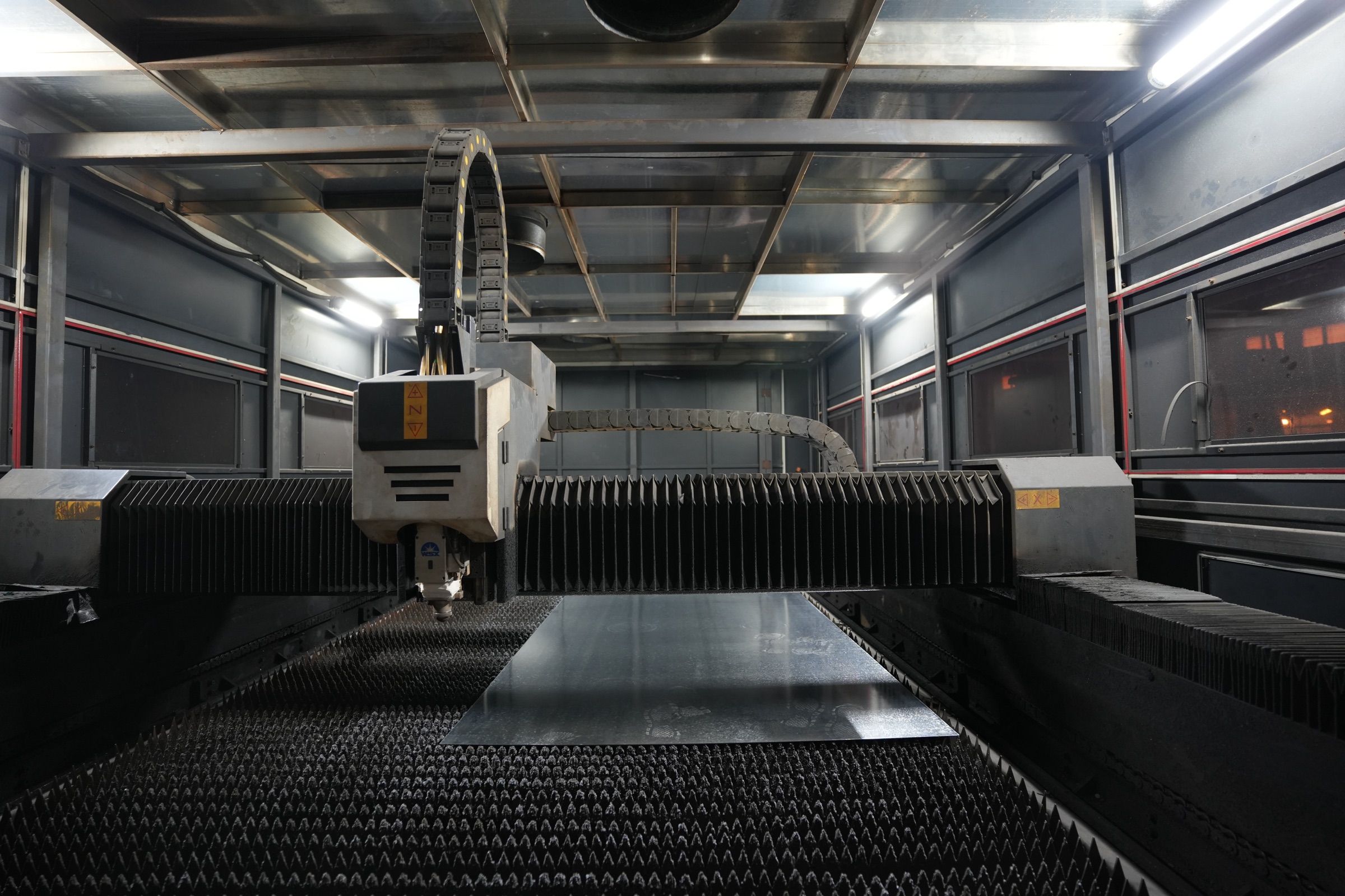 LMC Metal laser cutting equipment preparing sheet metal components