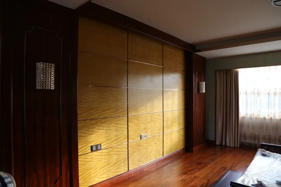 Completed gold-toned feature wall inside Poly Xiangxueshan Villa.