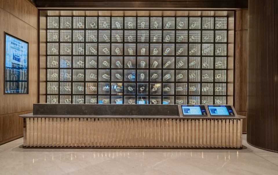 Hotel reception desk with a decorative glass screen