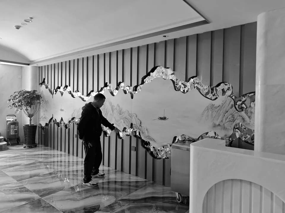 Longjiang Seafood Restaurant, Xining — on-site installation photograph.
