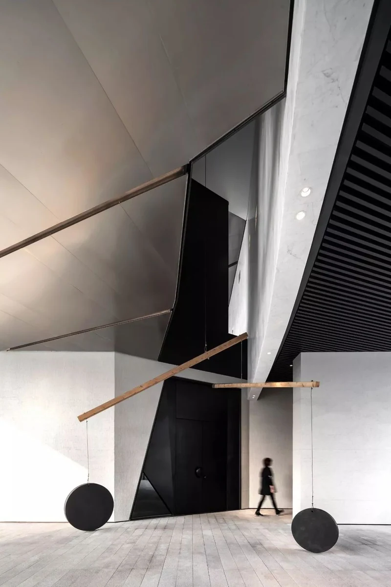 Application reference showing broad ceiling panels, visible joints and suspended lighting in a tall interior.