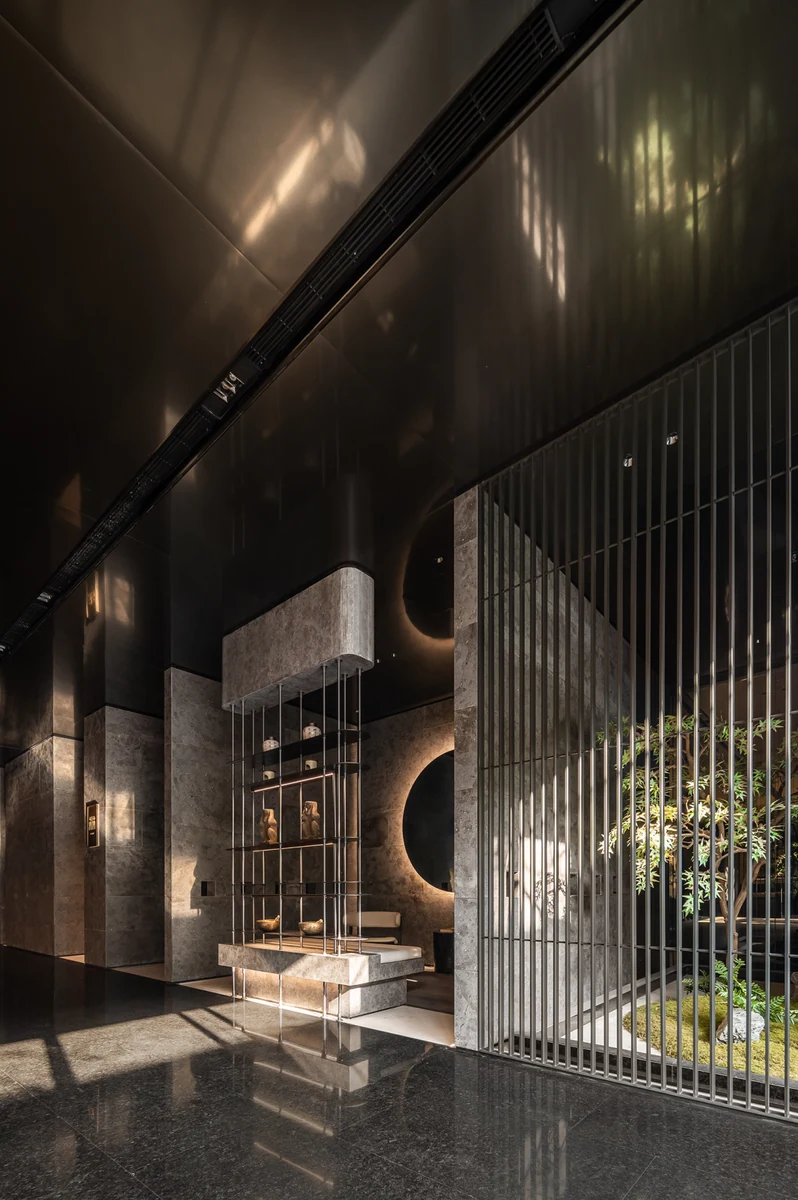 Application reference showing a reflective metal ceiling meeting tall interior surfaces.