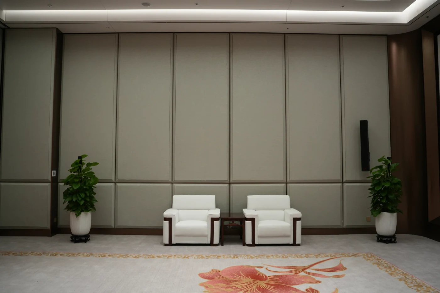 A completed reception area and wall at Shantou International Convention and Exhibition Center.