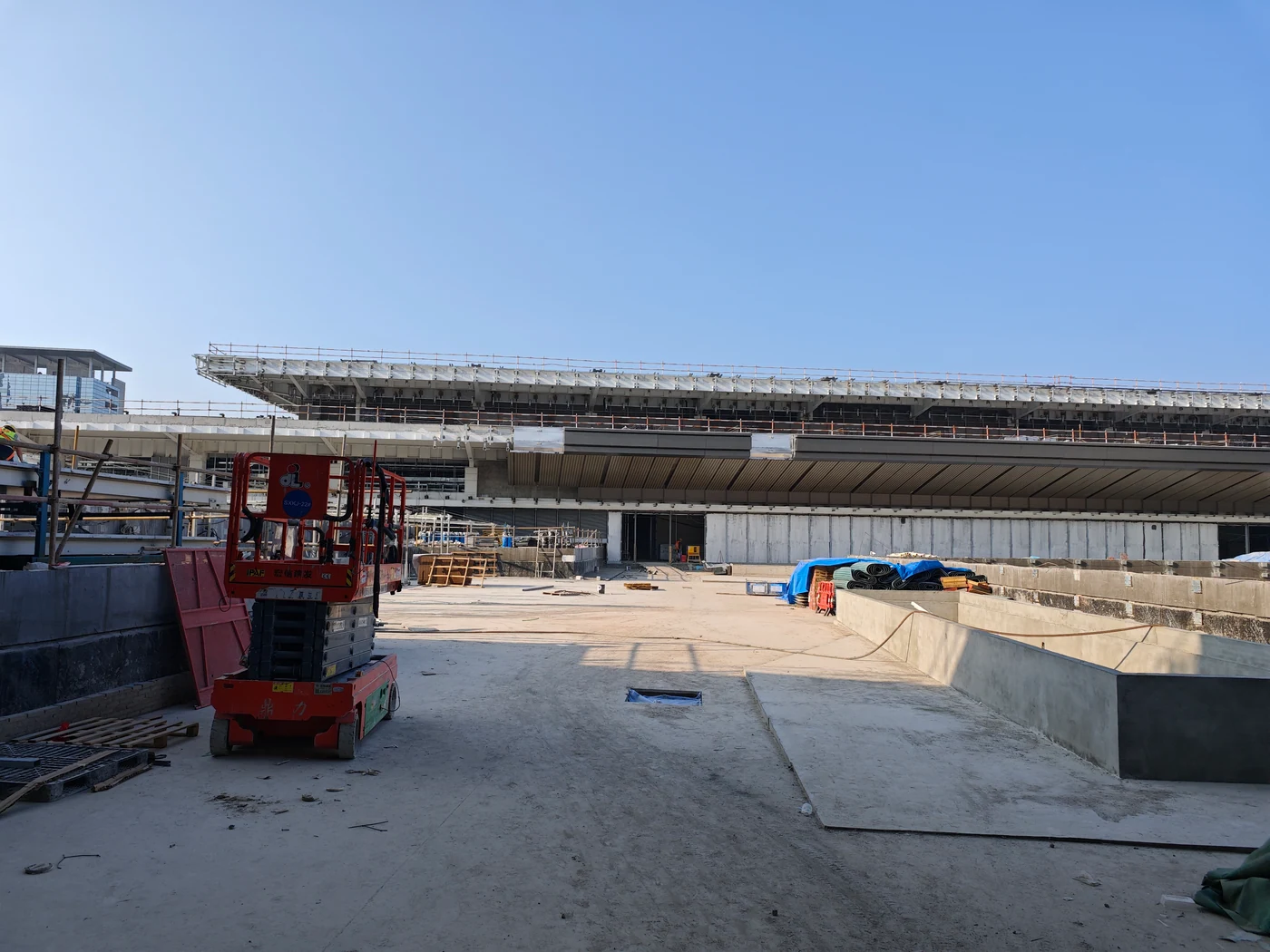 Construction-site panorama from the Shenzhen International Exchange Center project archive.