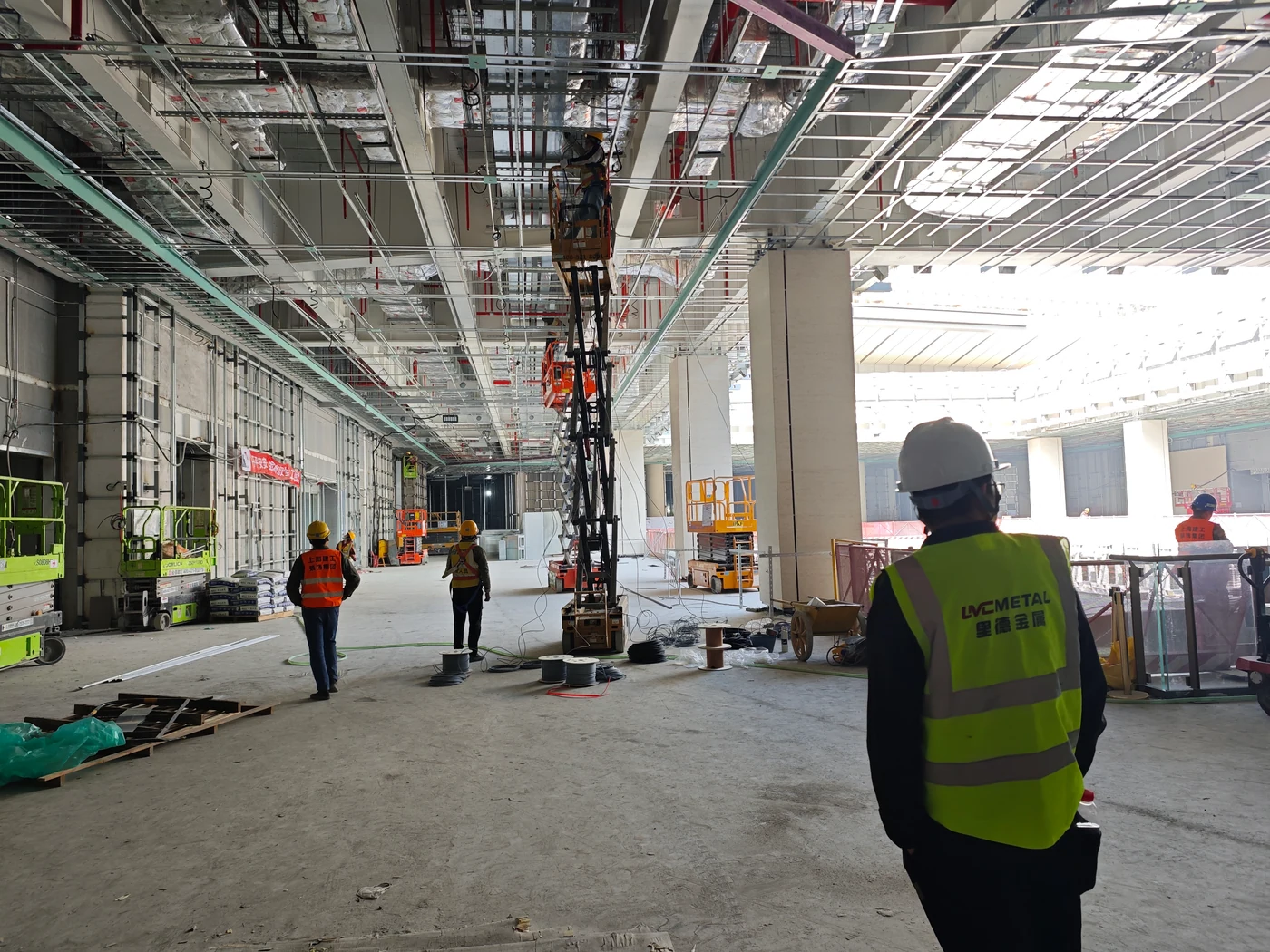 Interior construction record from the Shenzhen International Exchange Center project archive.