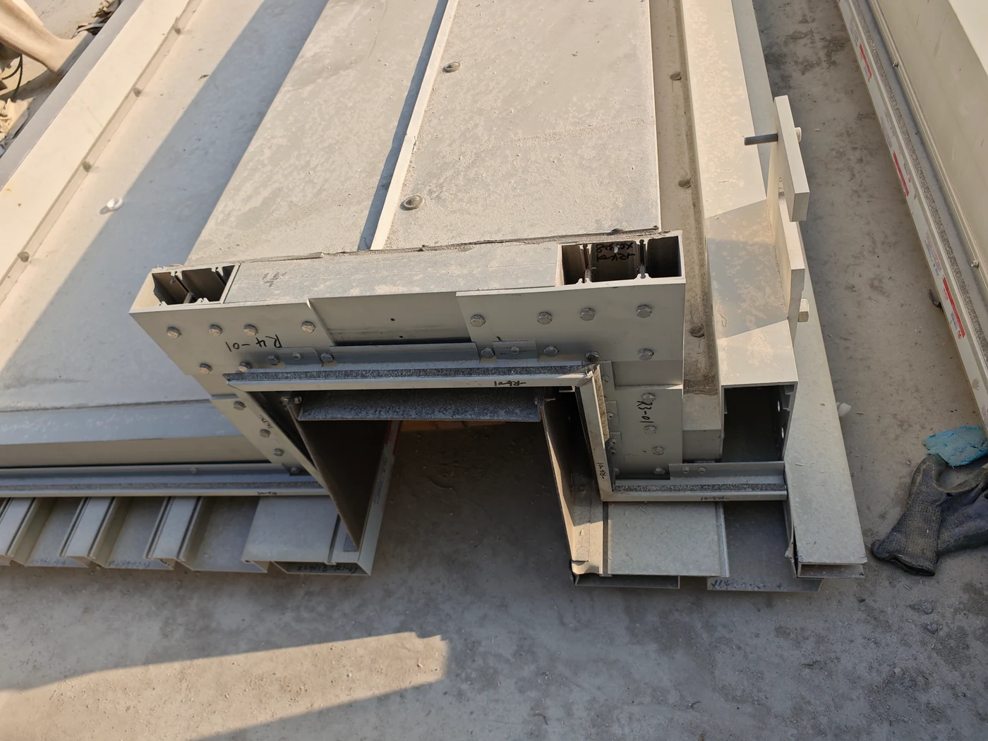 On-site components recorded at the Shenzhen International Exchange Center project.