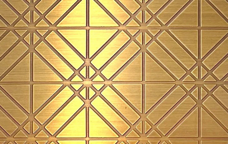 ET-021 gold etched stainless steel with an interlocking geometric line pattern