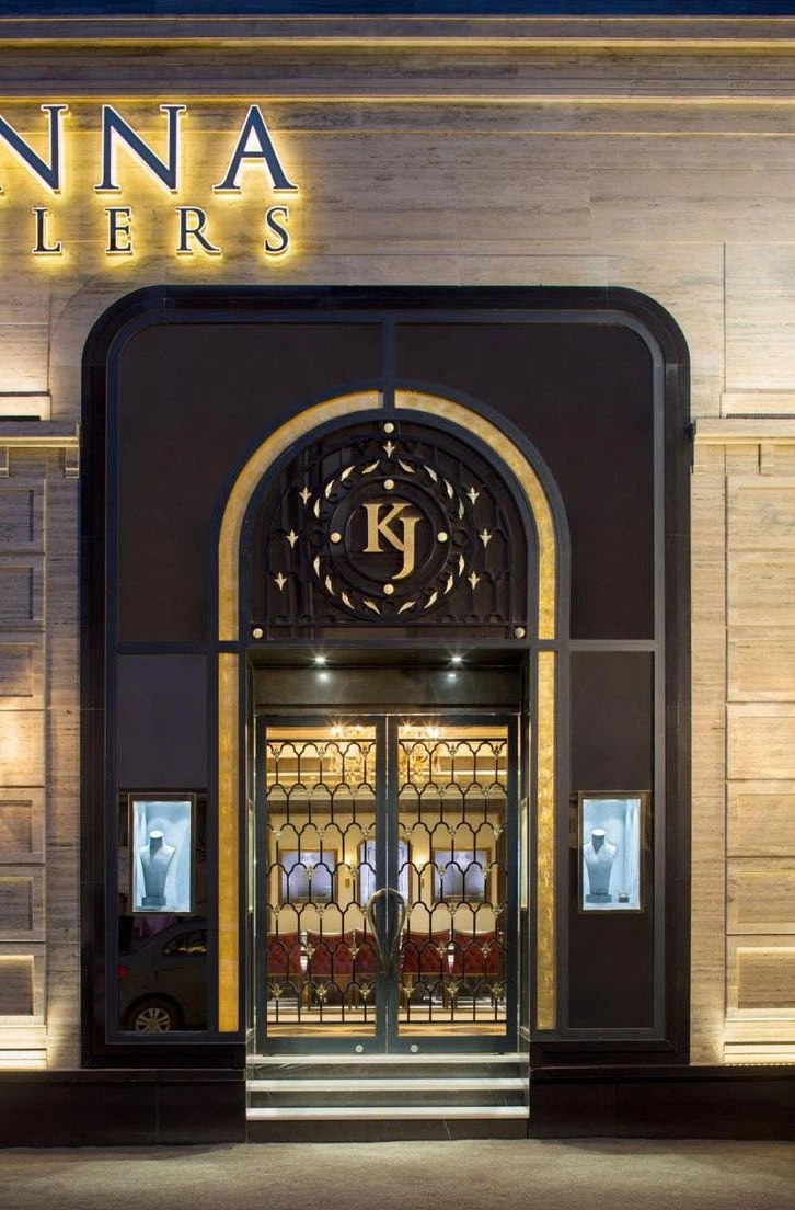Arched entrance & gold lattice